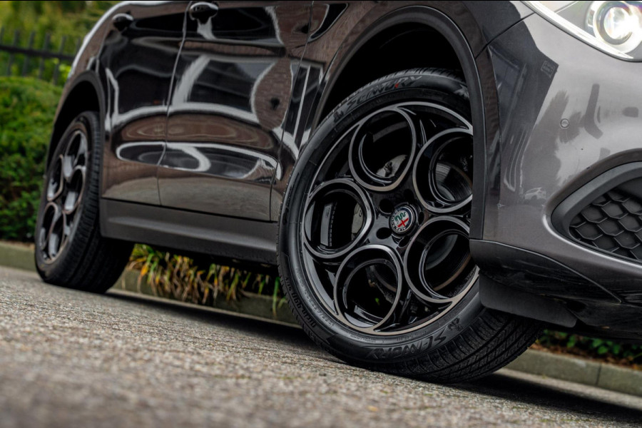 Alfa Romeo Stelvio 2.0 T AWD Q4 200 PK Aut. 1e Eig Xenon Leder Black Optic Stoelverwarming Camera 20'' Alfa Romeo Stelvio 2.0 T AWD Q4 200 PK Aut. 1e Eig Xenon Leder Black Optic Stoelverwarming Camera 20''