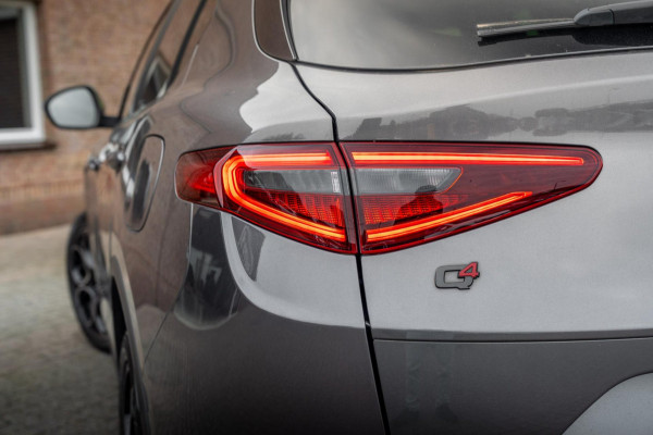 Alfa Romeo Stelvio 2.0 T AWD Q4 200 PK Aut. 1e Eig Xenon Leder Black Optic Stoelverwarming Camera 20'' Alfa Romeo Stelvio 2.0 T AWD Q4 200 PK Aut. 1e Eig Xenon Leder Black Optic Stoelverwarming Camera 20''