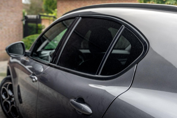 Alfa Romeo Stelvio 2.0 T AWD Q4 200 PK Aut. 1e Eig Xenon Leder Black Optic Stoelverwarming Camera 20'' Alfa Romeo Stelvio 2.0 T AWD Q4 200 PK Aut. 1e Eig Xenon Leder Black Optic Stoelverwarming Camera 20''