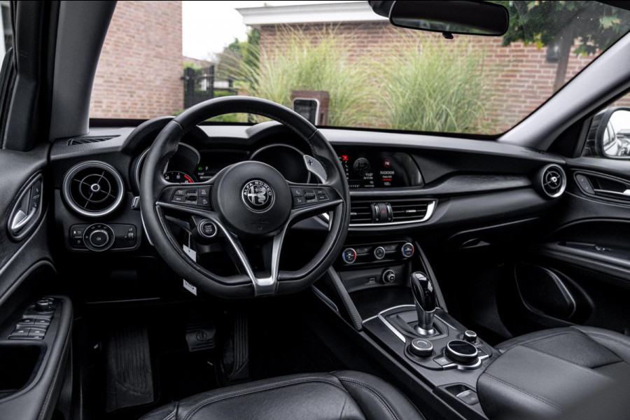 Alfa Romeo Stelvio 2.0 T AWD Q4 200 PK Aut. 1e Eig Xenon Leder Black Optic Stoelverwarming Camera 20'' Alfa Romeo Stelvio 2.0 T AWD Q4 200 PK Aut. 1e Eig Xenon Leder Black Optic Stoelverwarming Camera 20''