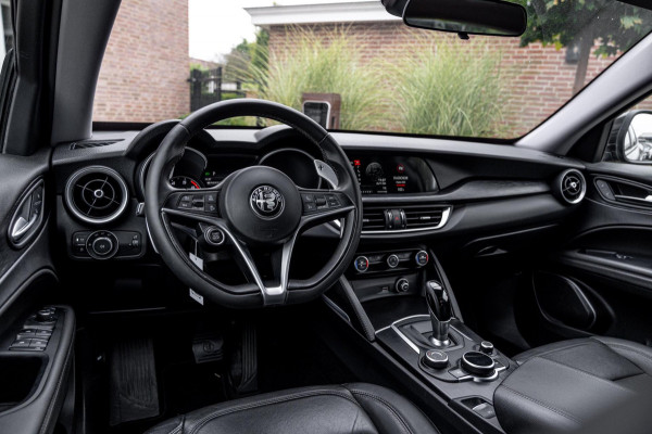 Alfa Romeo Stelvio 2.0 T AWD Q4 200 PK Aut. 1e Eig Xenon Leder Black Optic Stoelverwarming Camera 20'' Alfa Romeo Stelvio 2.0 T AWD Q4 200 PK Aut. 1e Eig Xenon Leder Black Optic Stoelverwarming Camera 20''