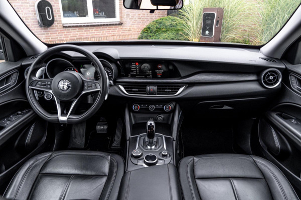 Alfa Romeo Stelvio 2.0 T AWD Q4 200 PK Aut. 1e Eig Xenon Leder Black Optic Stoelverwarming Camera 20'' Alfa Romeo Stelvio 2.0 T AWD Q4 200 PK Aut. 1e Eig Xenon Leder Black Optic Stoelverwarming Camera 20''