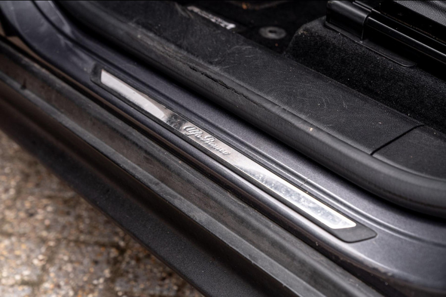 Alfa Romeo Stelvio 2.0 T AWD Q4 200 PK Aut. 1e Eig Xenon Leder Black Optic Stoelverwarming Camera 20'' Alfa Romeo Stelvio 2.0 T AWD Q4 200 PK Aut. 1e Eig Xenon Leder Black Optic Stoelverwarming Camera 20''