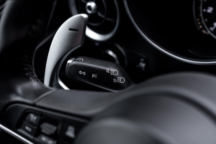 Alfa Romeo Stelvio 2.0 T AWD Q4 200 PK Aut. 1e Eig Xenon Leder Black Optic Stoelverwarming Camera 20'' Alfa Romeo Stelvio 2.0 T AWD Q4 200 PK Aut. 1e Eig Xenon Leder Black Optic Stoelverwarming Camera 20''