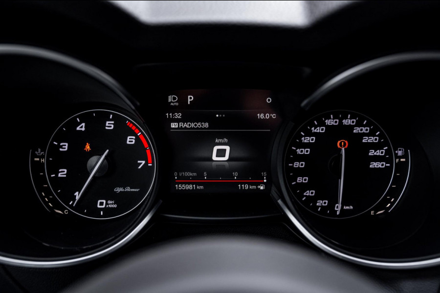 Alfa Romeo Stelvio 2.0 T AWD Q4 200 PK Aut. 1e Eig Xenon Leder Black Optic Stoelverwarming Camera 20'' Alfa Romeo Stelvio 2.0 T AWD Q4 200 PK Aut. 1e Eig Xenon Leder Black Optic Stoelverwarming Camera 20''