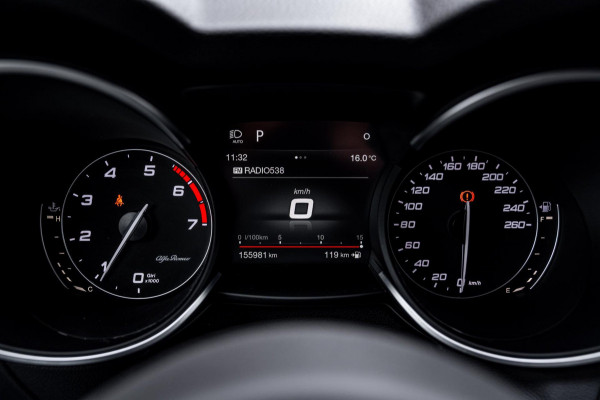 Alfa Romeo Stelvio 2.0 T AWD Q4 200 PK Aut. 1e Eig Xenon Leder Black Optic Stoelverwarming Camera 20'' Alfa Romeo Stelvio 2.0 T AWD Q4 200 PK Aut. 1e Eig Xenon Leder Black Optic Stoelverwarming Camera 20''