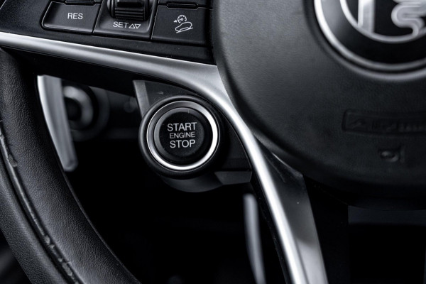 Alfa Romeo Stelvio 2.0 T AWD Q4 200 PK Aut. 1e Eig Xenon Leder Black Optic Stoelverwarming Camera 20'' Alfa Romeo Stelvio 2.0 T AWD Q4 200 PK Aut. 1e Eig Xenon Leder Black Optic Stoelverwarming Camera 20''