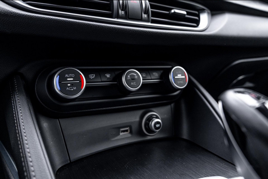 Alfa Romeo Stelvio 2.0 T AWD Q4 200 PK Aut. 1e Eig Xenon Leder Black Optic Stoelverwarming Camera 20'' Alfa Romeo Stelvio 2.0 T AWD Q4 200 PK Aut. 1e Eig Xenon Leder Black Optic Stoelverwarming Camera 20''