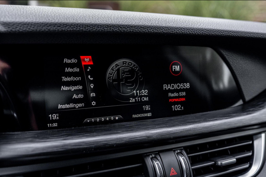 Alfa Romeo Stelvio 2.0 T AWD Q4 200 PK Aut. 1e Eig Xenon Leder Black Optic Stoelverwarming Camera 20'' Alfa Romeo Stelvio 2.0 T AWD Q4 200 PK Aut. 1e Eig Xenon Leder Black Optic Stoelverwarming Camera 20''