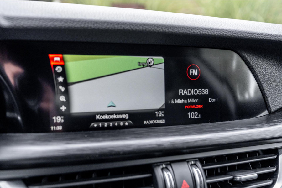 Alfa Romeo Stelvio 2.0 T AWD Q4 200 PK Aut. 1e Eig Xenon Leder Black Optic Stoelverwarming Camera 20'' Alfa Romeo Stelvio 2.0 T AWD Q4 200 PK Aut. 1e Eig Xenon Leder Black Optic Stoelverwarming Camera 20''