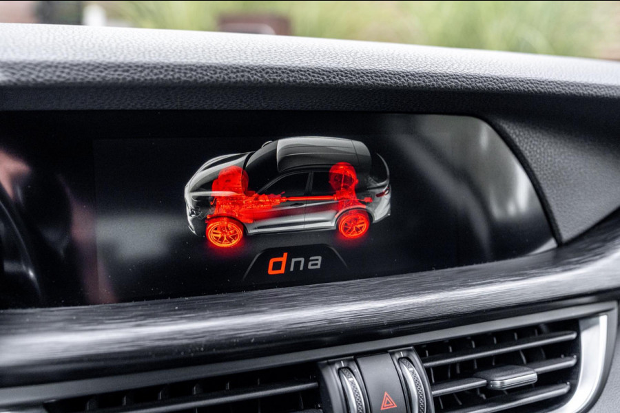 Alfa Romeo Stelvio 2.0 T AWD Q4 200 PK Aut. 1e Eig Xenon Leder Black Optic Stoelverwarming Camera 20'' Alfa Romeo Stelvio 2.0 T AWD Q4 200 PK Aut. 1e Eig Xenon Leder Black Optic Stoelverwarming Camera 20''