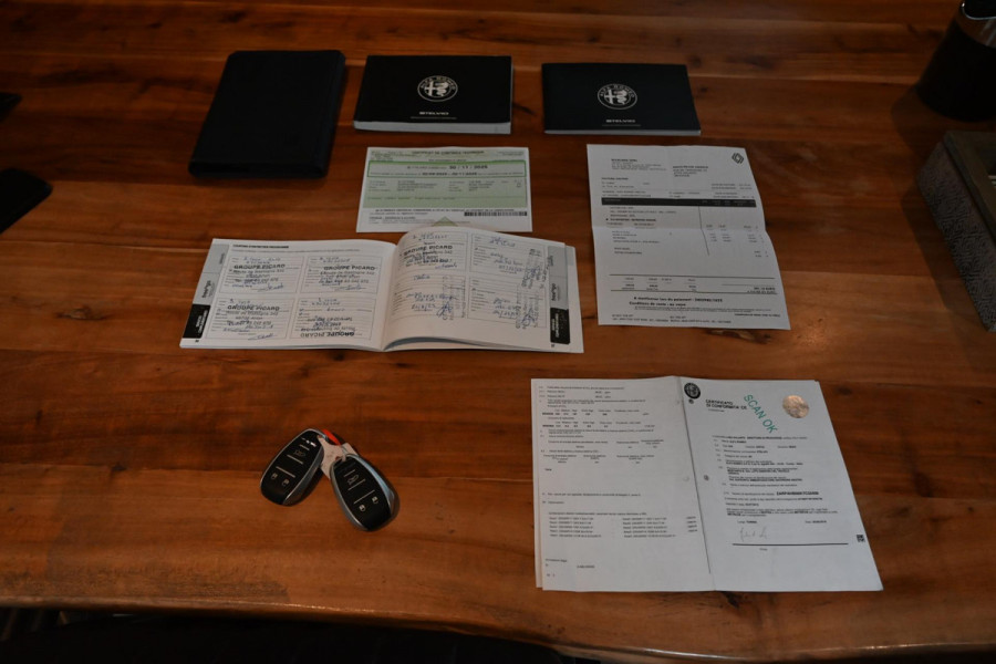 Alfa Romeo Stelvio 2.0 T AWD Q4 200 PK Aut. 1e Eig Xenon Leder Black Optic Stoelverwarming Camera 20'' Alfa Romeo Stelvio 2.0 T AWD Q4 200 PK Aut. 1e Eig Xenon Leder Black Optic Stoelverwarming Camera 20''