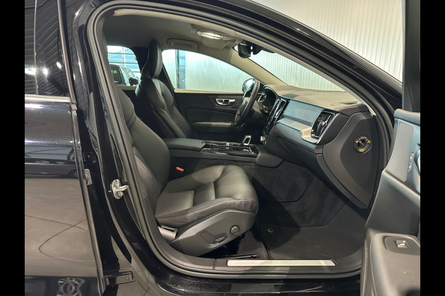 Volvo V60 T6 Aut. Plug-In Hybrid LongRange Core Bright Leder Parkeercamera 350pk Volvo V60 T6 Aut. Plug-In Hybrid LongRange Core Bright Leder Parkeercamera 350pk