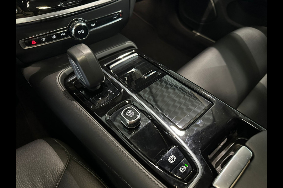 Volvo V60 T6 Aut. Plug-In Hybrid LongRange Core Bright Leder Parkeercamera 350pk Volvo V60 T6 Aut. Plug-In Hybrid LongRange Core Bright Leder Parkeercamera 350pk