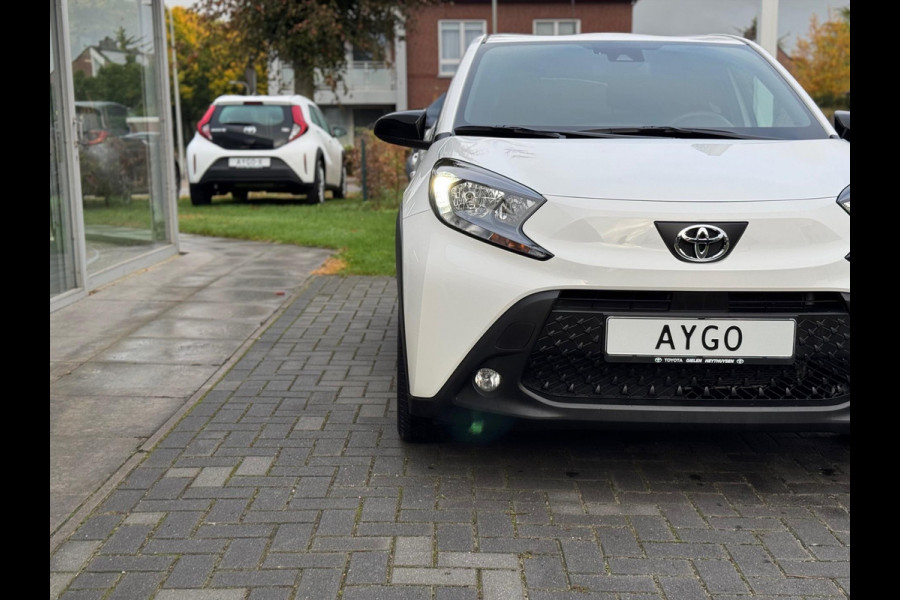 Toyota Aygo X 1.0 VVT-i MT First Plus | Lichtmetalen velgen, Climate control, Stoelverwarming, Keyless, Apple CarPlay/Android auto