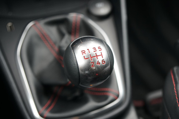 Ford Fiesta 1.5 Ecoboost ST-X PERFORMANCE + SCHAALSTOELEN / CAMERA / B&O