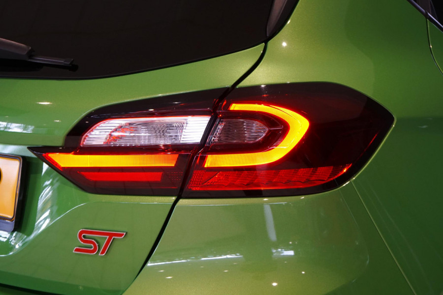 Ford Fiesta 1.5 Ecoboost ST-X PERFORMANCE + SCHAALSTOELEN / CAMERA / B&O