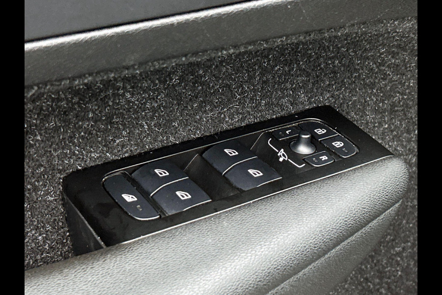 Volvo XC40 1.5 T4 Recharge R-Design Expression Auto. Navigatie Apple Carplay/ Android Auto Camera Parkeersensoren achter Adaptive Cruise Control Full Led Virtual Cockpit Climate Control Lichtmetalen velgen