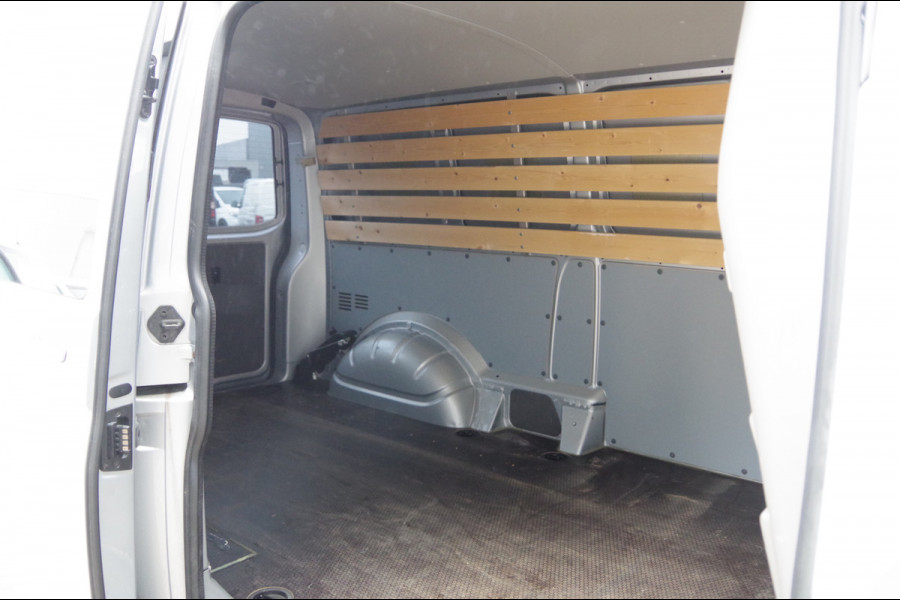 Volkswagen Transporter 2.0 TDI L2 BULLI, 150PK AUT. GLASSLOOK, LED, TREKHAAK, VIRTUAL, ADAPT. CRUISE, NAVI, AIRCO, PARKEERSENSOREN, CARPLAY, NL AUTO, N