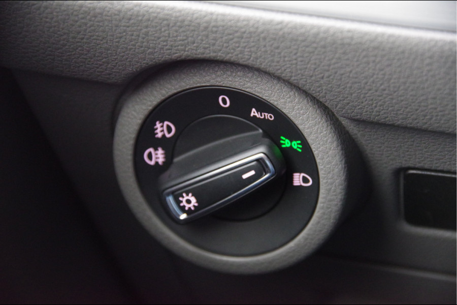 Volkswagen Transporter 2.0 TDI L2 BULLI, 150PK AUT. GLASSLOOK, LED, TREKHAAK, VIRTUAL, ADAPT. CRUISE, NAVI, AIRCO, PARKEERSENSOREN, CARPLAY, NL AUTO, N