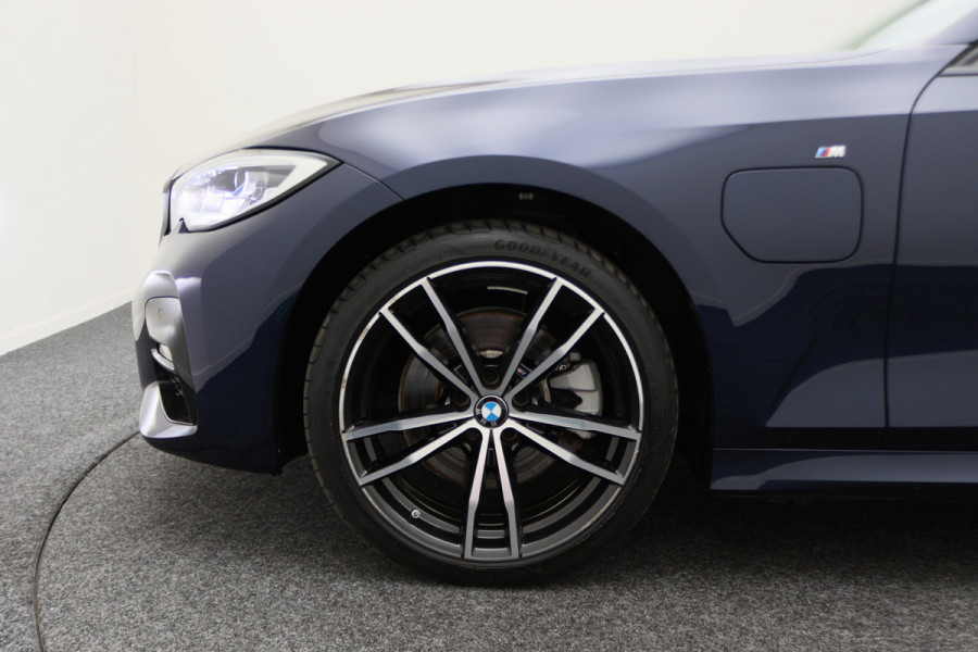 BMW 3-serie 320e Business Edition Plus M Sport Laser LED, Leer, Schuif-/kanteldak, Apple Carplay, Trekhaak elektr., 19" BMW 3-serie 320e Business Edition Plus M Sport Laser LED, Leer, Schuif-/kanteldak, Apple Carplay, Trekhaak elektr., 19"