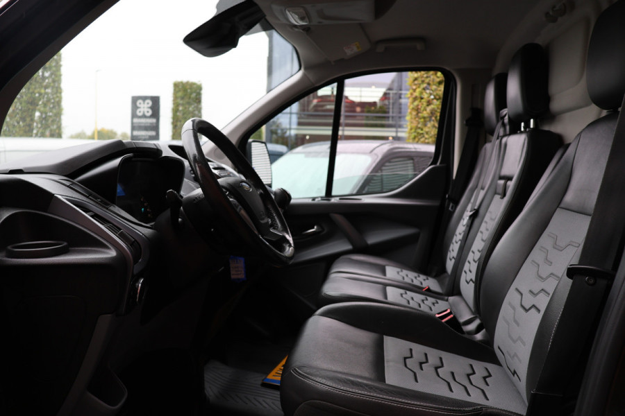 Ford Transit Custom 290 2.0 TDCI Sport | Camera | Navigatie | 3-Zitter | Trekhaak | PDC V+A | Lederen bekleding | MF Stuur | Nieuwe APK
