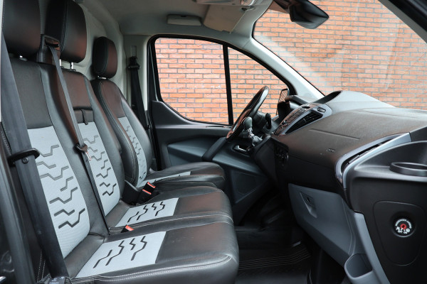Ford Transit Custom 290 2.0 TDCI Sport | Camera | Navigatie | 3-Zitter | Trekhaak | PDC V+A | Lederen bekleding | MF Stuur | Nieuwe APK
