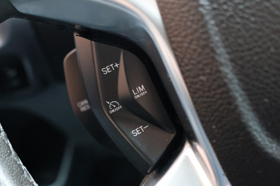 Ford Transit Custom 290 2.0 TDCI Sport | Camera | Navigatie | 3-Zitter | Trekhaak | PDC V+A | Lederen bekleding | MF Stuur | Nieuwe APK