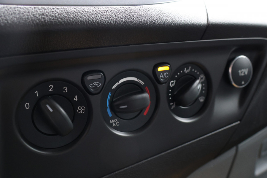 Ford Transit Custom 290 2.0 TDCI Sport | Camera | Navigatie | 3-Zitter | Trekhaak | PDC V+A | Lederen bekleding | MF Stuur | Nieuwe APK