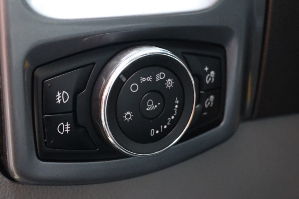 Ford Transit Custom 290 2.0 TDCI Sport | Camera | Navigatie | 3-Zitter | Trekhaak | PDC V+A | Lederen bekleding | MF Stuur | Nieuwe APK