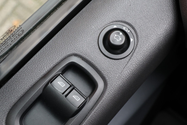 Ford Transit Custom 290 2.0 TDCI Sport | Camera | Navigatie | 3-Zitter | Trekhaak | PDC V+A | Lederen bekleding | MF Stuur | Nieuwe APK