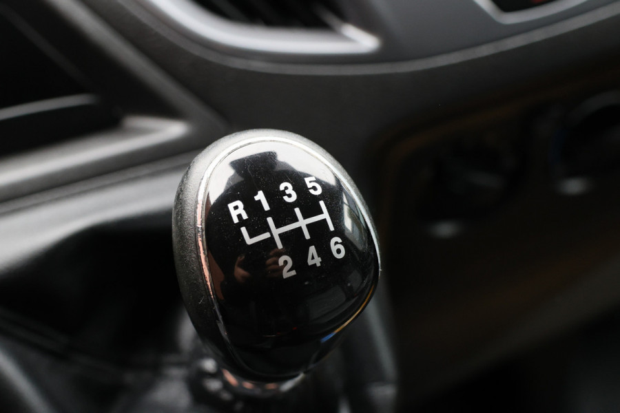 Ford Transit Custom 290 2.0 TDCI Sport | Camera | Navigatie | 3-Zitter | Trekhaak | PDC V+A | Lederen bekleding | MF Stuur | Nieuwe APK