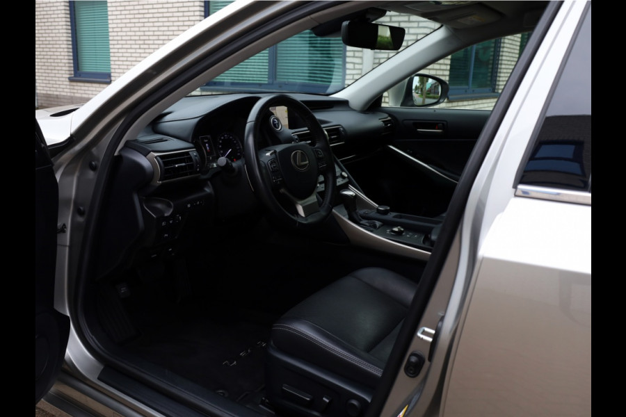 Lexus IS 300h Hybrid Business Line | Safety Pack | Leder | Stoelverwarmin Lexus IS 300h Hybrid Business Line | Safety Pack | Leder | Stoelverwarmin