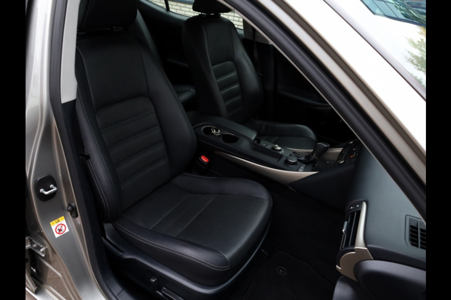 Lexus IS 300h Hybrid Business Line | Safety Pack | Leder | Stoelverwarmin Lexus IS 300h Hybrid Business Line | Safety Pack | Leder | Stoelverwarmin