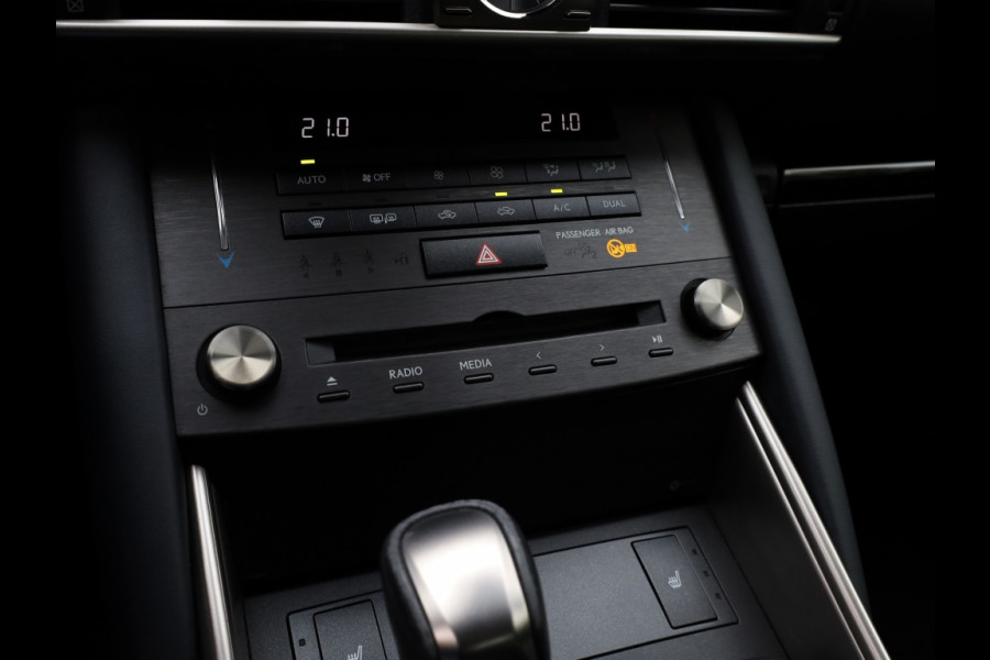Lexus IS 300h Hybrid Business Line | Safety Pack | Leder | Stoelverwarmin Lexus IS 300h Hybrid Business Line | Safety Pack | Leder | Stoelverwarmin