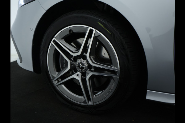 Mercedes-Benz A-Klasse 250 e Star Edition AMG Line AMG Line | Sfeerverlichting  |Achteruitrijcamera |  Smartphone-integratie | Inclusief 24 maanden MB Certified garantie voor Europa.