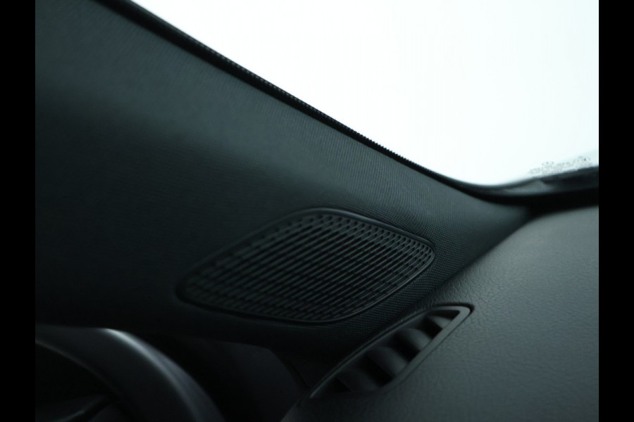 Mercedes-Benz A-Klasse 250 e Star Edition AMG Line AMG Line | Sfeerverlichting  |Achteruitrijcamera |  Smartphone-integratie | Inclusief 24 maanden MB Certified garantie voor Europa.