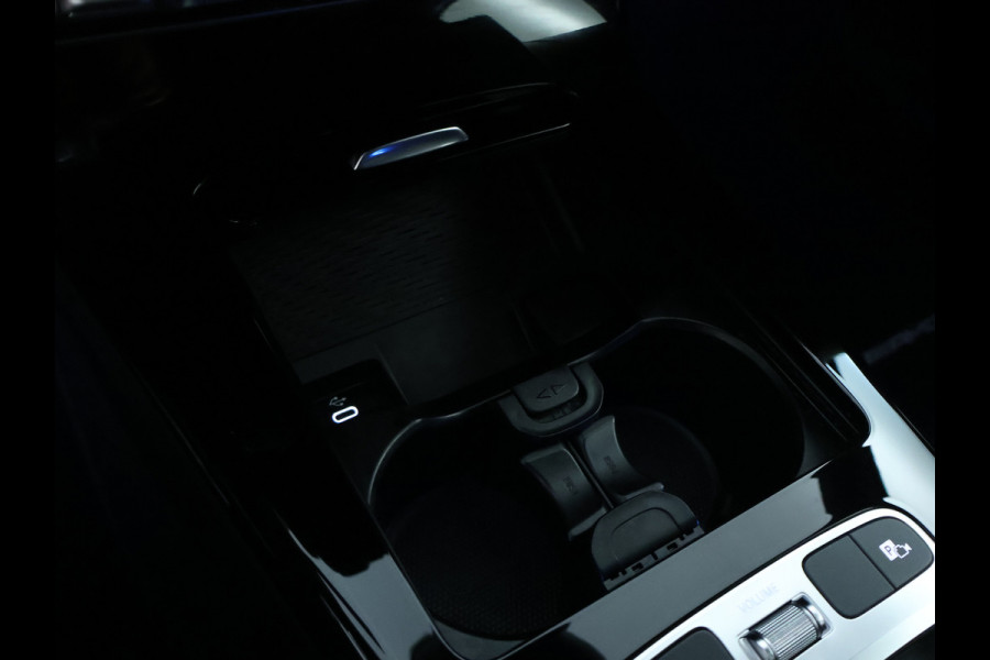 Mercedes-Benz A-Klasse 250 e Star Edition AMG Line AMG Line | Sfeerverlichting  |Achteruitrijcamera |  Smartphone-integratie | Inclusief 24 maanden MB Certified garantie voor Europa.