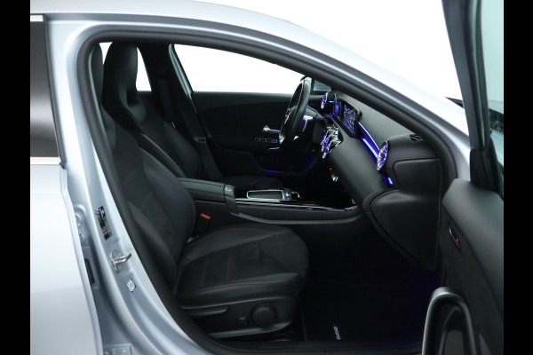 Mercedes-Benz A-Klasse 250 e Star Edition AMG Line AMG Line | Sfeerverlichting  |Achteruitrijcamera |  Smartphone-integratie | Inclusief 24 maanden MB Certified garantie voor Europa.