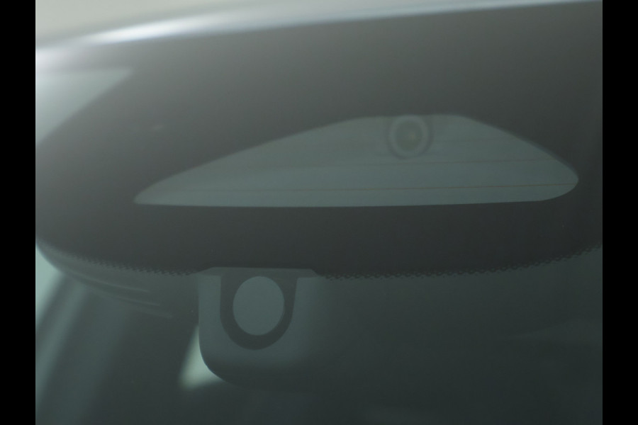 Mercedes-Benz A-Klasse 250 e Star Edition AMG Line AMG Line | Sfeerverlichting  |Achteruitrijcamera |  Smartphone-integratie | Inclusief 24 maanden MB Certified garantie voor Europa.