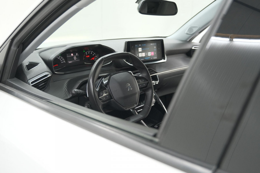 Peugeot 2008 PureTech 130 EAT8 Allure | Parkeersensoren | Navigatie | Apple Carplay | Climate Control