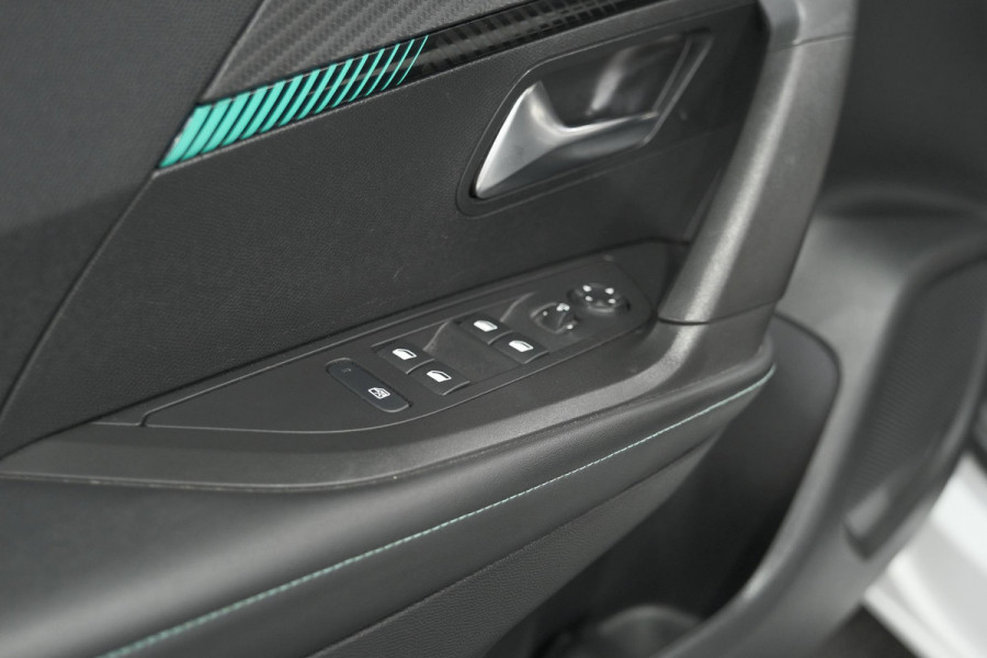 Peugeot 2008 PureTech 130 EAT8 Allure | Parkeersensoren | Navigatie | Apple Carplay | Climate Control