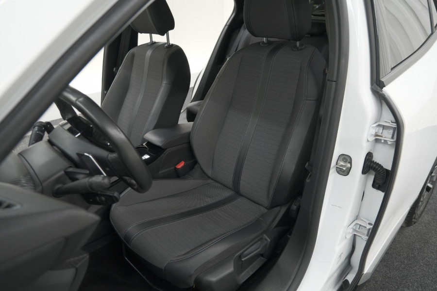 Peugeot 2008 PureTech 130 EAT8 Allure | Parkeersensoren | Navigatie | Apple Carplay | Climate Control