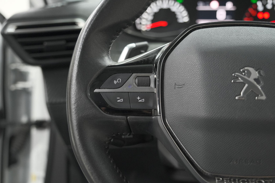 Peugeot 2008 PureTech 130 EAT8 Allure | Parkeersensoren | Navigatie | Apple Carplay | Climate Control