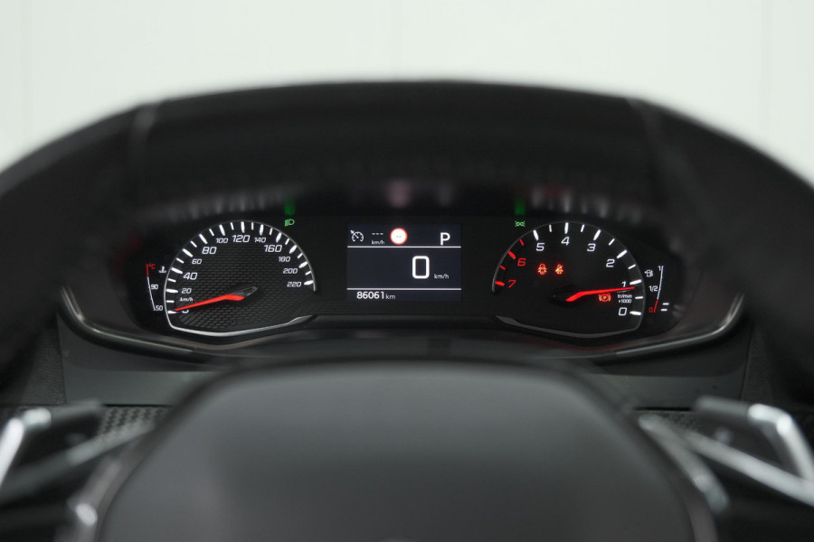 Peugeot 2008 PureTech 130 EAT8 Allure | Parkeersensoren | Navigatie | Apple Carplay | Climate Control