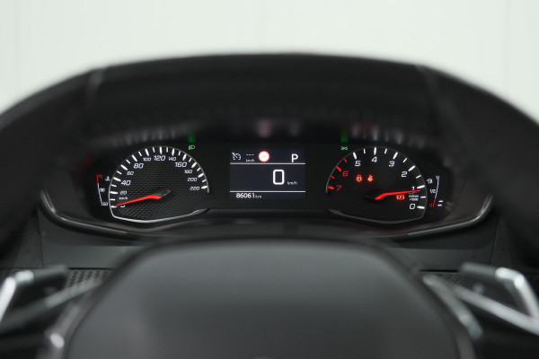 Peugeot 2008 PureTech 130 EAT8 Allure | Parkeersensoren | Navigatie | Apple Carplay | Climate Control