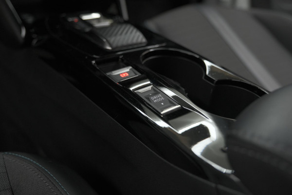 Peugeot 2008 PureTech 130 EAT8 Allure | Parkeersensoren | Navigatie | Apple Carplay | Climate Control