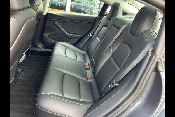Tesla Model 3 Long Range AWD 75 kWh 88% SOH Trekhaak (fiets) Rijklaarprijs! Tesla Model 3 Long Range AWD 75 kWh 88% SOH Trekhaak (fiets) Rijklaarprijs!