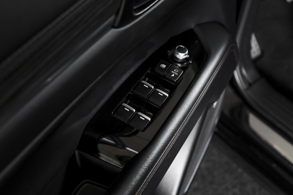 Mazda CX-5 2.0 SkyActiv-G 165 Luxury | Black Edition | Bose Audio | Adapt.Cruise | Stuur+Stoelverw+Vent | 360 Camera | HUD | NAV+App.Connect | ECC | LM 19"| Afn. Trekhaak |