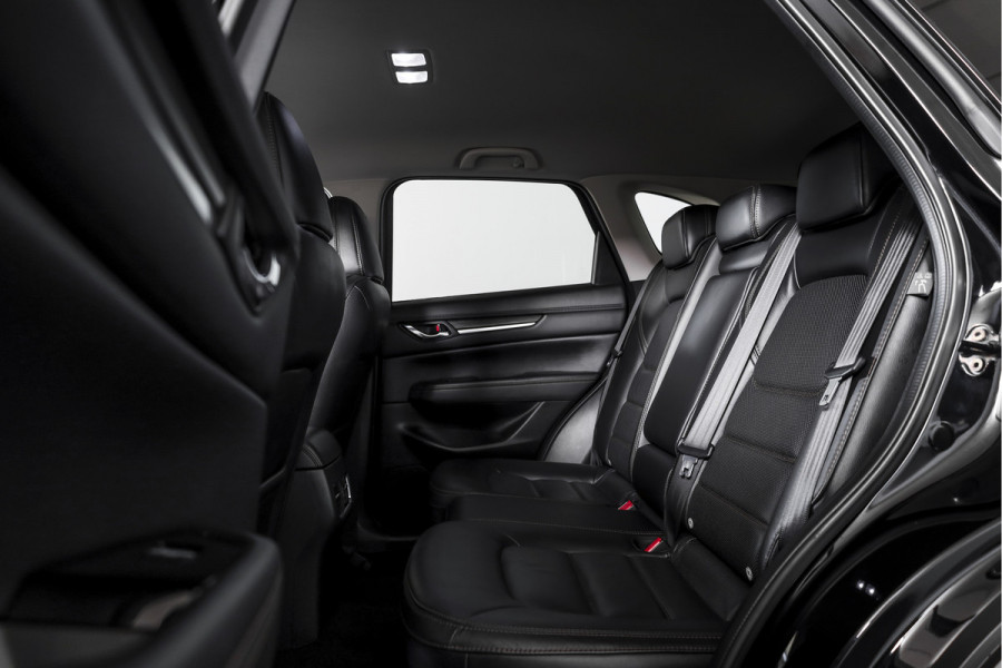 Mazda CX-5 2.0 SkyActiv-G 165 Luxury | Black Edition | Bose Audio | Adapt.Cruise | Stuur+Stoelverw+Vent | 360 Camera | HUD | NAV+App.Connect | ECC | LM 19"| Afn. Trekhaak |